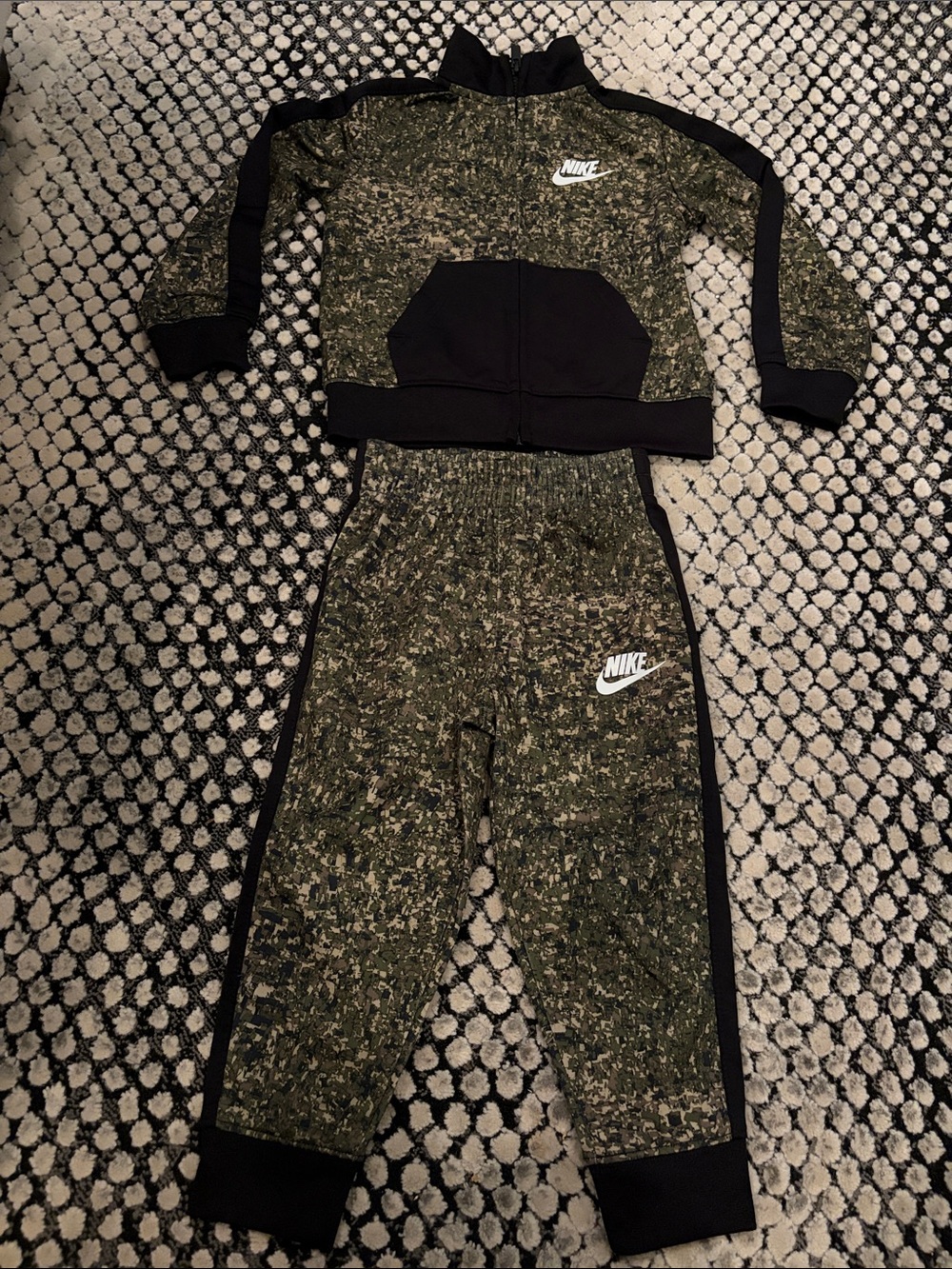 2T Nike Kids Olive Camo Jogger Set with Black Accents
